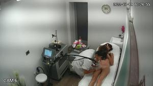 Ukrainian Cosmetic salon Hot pussy on a hair removal treatment