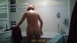 Busty girl spied nude in shower