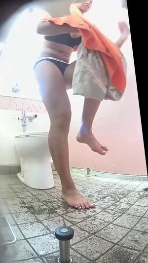 28104216 我在海邊拍了一張西式廁所的照片！未經檢查的工作縮略圖女孩被剃光了