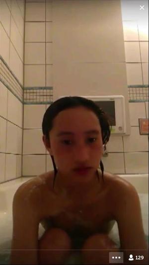 Chaojue1oyofenglv3v [ट्रान्सेंडेंस ब्यूटीफुल गर्ल] 1*-वर्षीय Mi*-चान की स्नान डिलीवरी