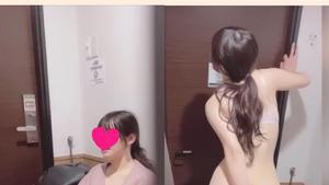 [Private room internet cafe/masturbation hidden shooting] A hidden camera captures the embarrassing appearance of a beautiful sister who is completely off guard (mp4)