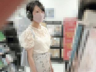 [Rok terlarang dibalik] Seorang istri cantik dengan kaus putih murni dan akhir yang paling mengejutkan dalam sejarah Insiden di toko CD [tembakan terbalik] vol.15