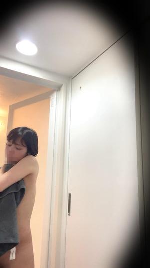 pakumin04 [Private stay] 2 beautiful wives_pregnant mom / wife with cute black nipples who has raised children / 3rd and 4th person [change of clothes / secret shooting]