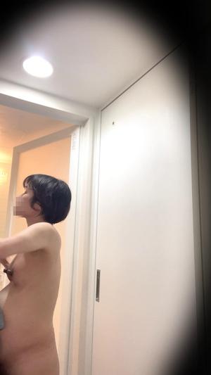 pakumin04 [Private stay] 2 beautiful wives_pregnant mom / wife with cute black nipples who has raised children / 3rd and 4th person [change of clothes / secret shooting]