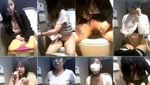 15369659 [Toilet voyeur] A woman who shaves her pussy appears! (7 others in total)