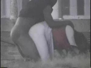 Couple has sex in the park