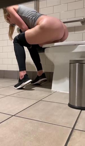 Spying on sexy woman peeing and sniffing her thong