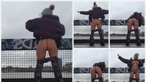 Girlfriend shows pussy on the bridge