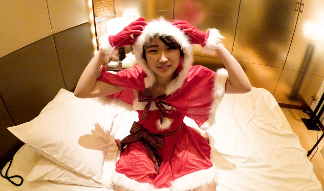 FC2PPV 4089150 Yuki (19\) 穿著聖誕老人服裝第四次中出，讓他舔和吮吸卡在他肛門裡的振動器，並讓他一個人呆著