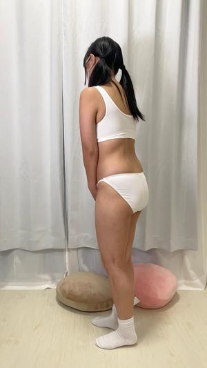 aochan07 Chica sin diluir de pechos grandes / Inspección del cuerpo desnudo de Ao Che-chan / Observando su coño afeitado