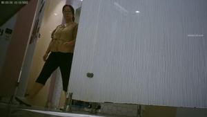 Womens_Restroom_in_The_Mall_4
