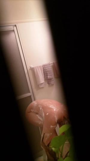 fc22208610 私宅浴室特写照！拍摄一位金发美女全裸的照片！一个重要的秘密...